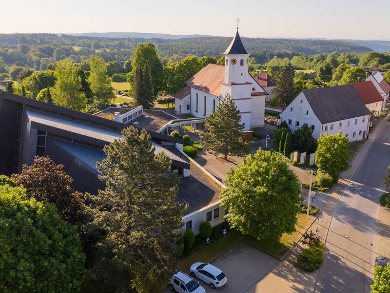 Luftbild der Kirchen von oben