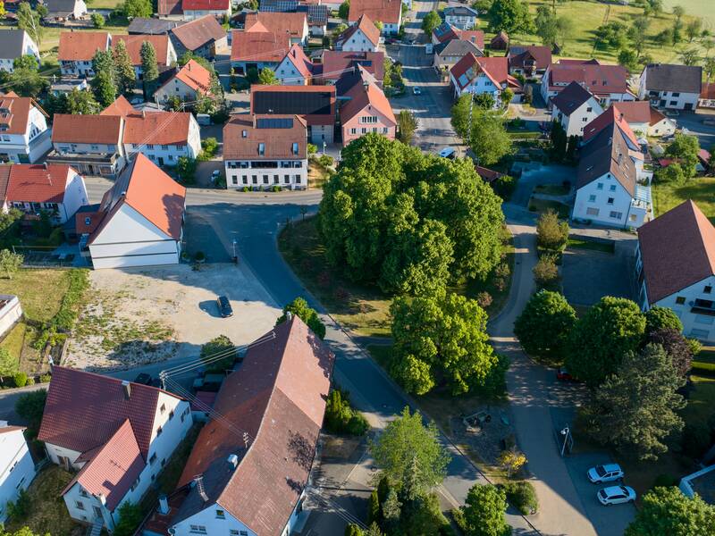 Luftaufnahme mit dem Dorfplatz Kolbingen